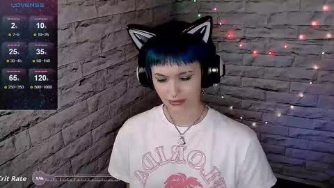 Snapshot of lauren_raquel chatting on 10.22.25 Eva online show from 10.22.25