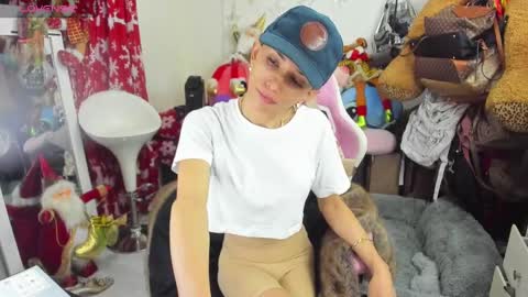 Snapshot of laurencesophiets chatting on 12.27.24 SF online show from 12.27.24