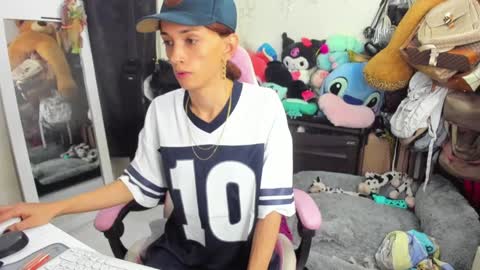 Snapshot of laurencesophiets chatting on 01.08.25 SF online show from 01.08.25