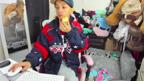Snapshot of laurencesophiets chatting on 01.09.25 SF online show from 01.09.25