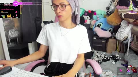 Snapshot of laurencesophiets chatting on 01.14.25 SF online show from 01.14.25