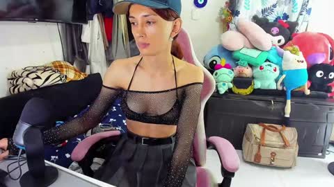Snapshot of laurencesophiets chatting on 01.26.25 SF online show from 01.26.25