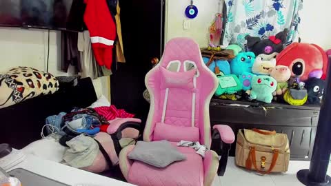 Snapshot of laurencesophiets chatting on 02.08.25 SF online show from 02.08.25