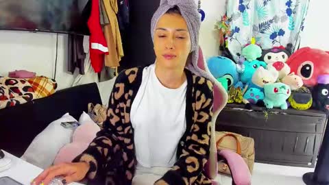 Snapshot of laurencesophiets chatting on 02.11.25 SF online show from 02.11.25