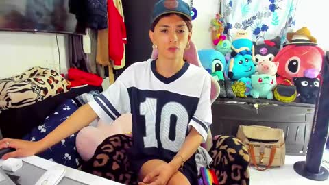 Snapshot of laurencesophiets chatting on 02.23.25 SF online show from 02.23.25