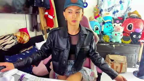 Snapshot of laurencesophiets chatting on 02.24.25 SF online show from 02.24.25