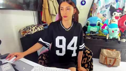 Snapshot of laurencesophiets chatting on 03.08.25 SF online show from 03.08.25