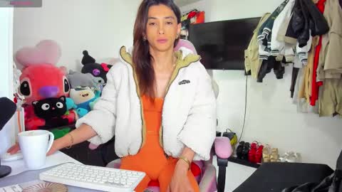 Snapshot of laurencesophiets chatting on 10.01.25 SF online show from 10.01.25