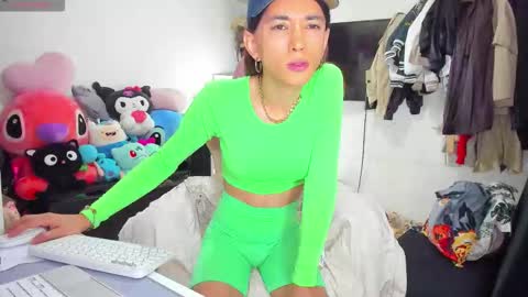 Snapshot of laurencesophiets chatting on 10.04.25 SF online show from 10.04.25
