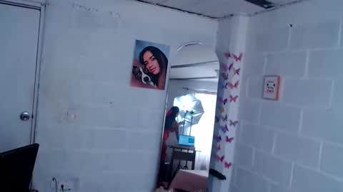 Snapshot of laurenvera_ chatting on 02.14.25 marcela online show from 02.14.25