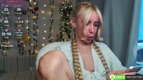 Snapshot of lavinell chatting on 10.17.25 Mia online show from 10.17.25