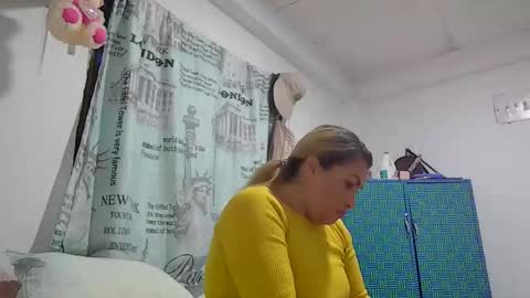 Snapshot of layla_astrum chatting on 11.12.25 layla_astrum online show from 11.12.25
