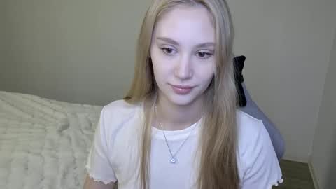 Snapshot of laylapretty001 chatting on 10.27.25 LaylaPretty001 online show from 10.27.25