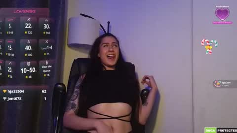 Snapshot of laylolasquirt chatting on 10.11.25 laylolasquirt online show from 10.11.25