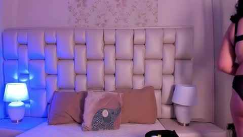 lea_hunter__ online show from 11.16.25