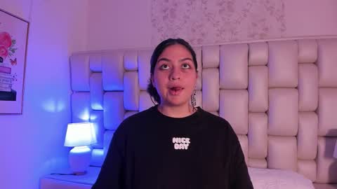 lea_hunter__ online show from 11.17.25