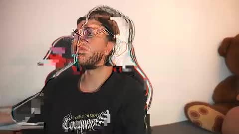 Snapshot of league_of_lovers2 chatting on 09.18.25 Vero Andy and Caius online show from 09.18.25