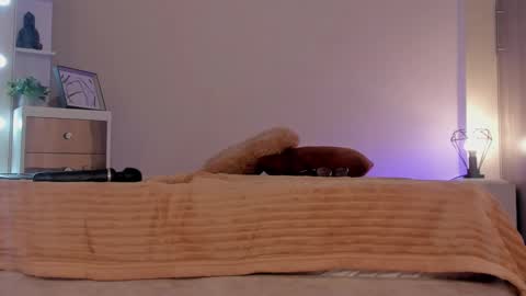 Snapshot of leahaltomm chatting on 03.09.25 leahaltomm online show from 03.09.25