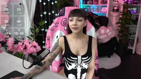 Snapshot of leahobscure chatting on 02.10.25 Leah online show from 02.10.25