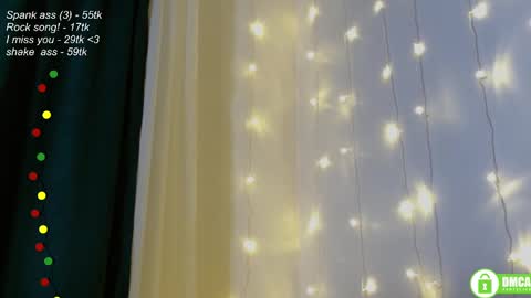 Snapshot of leia_bell chatting on 02.09.25 hey Im Leia and I love rock online show from 02.09.25