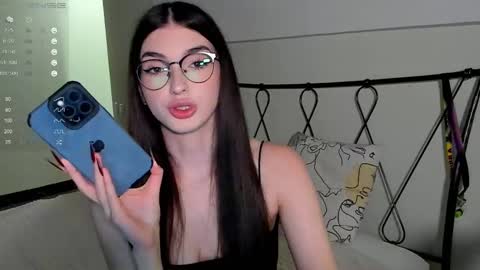 Snapshot of leila_4ever chatting on 02.12.25 Leila online show from 02.12.25