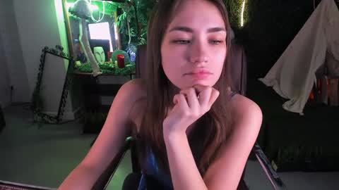 Snapshot of leilarai chatting on 02.07.25 Leila Rai online show from 02.07.25