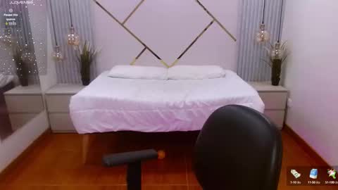 Snapshot of lena_roses chatting on 09.25.25 Lena online show from 09.25.25