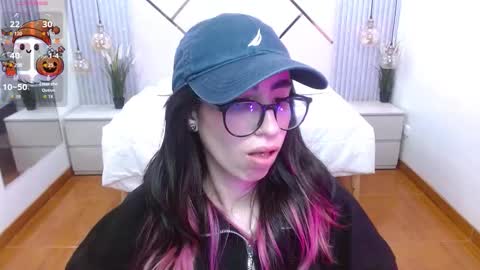 Snapshot of lena_roses chatting on 10.18.25 Lena online show from 10.18.25