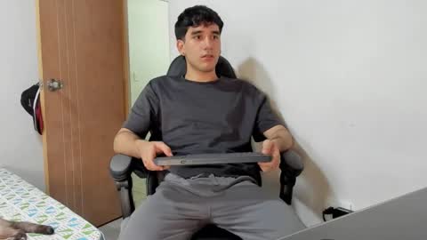 Snapshot of leo_jones389 chatting on 12.02.24 Leo Jones online show from 12.02.24