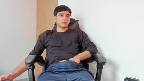 Snapshot of leo_jones389 chatting on 02.04.25 Leo Jones online show from 02.04.25