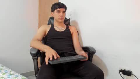 Snapshot of leo_jones389 chatting on 02.05.25 Leo Jones online show from 02.05.25