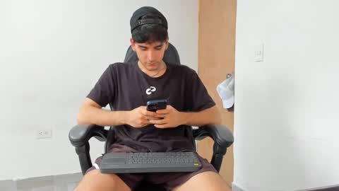 Snapshot of leo_jones389 chatting on 03.01.25 Leo Jones online show from 03.01.25