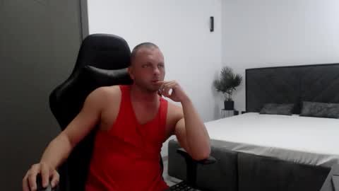 Snapshot of leoknightx chatting on 09.29.25 Leo online show from 09.29.25