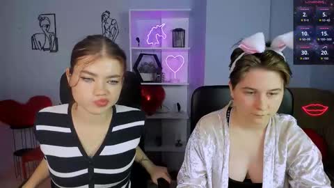 Snapshot of leona_light chatting on 11.15.25 Leona online show from 11.15.25