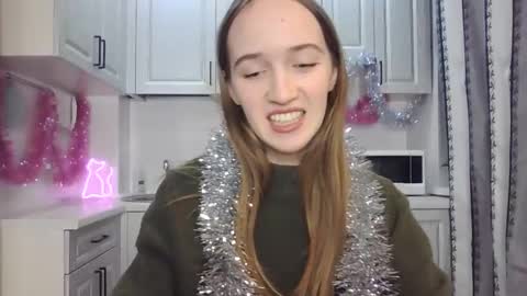 Snapshot of leslie_my_lovee chatting on 12.16.24  LESLIE   online show from 12.16.24