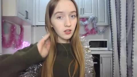 Snapshot of leslie_my_lovee chatting on 12.22.24  LESLIE   online show from 12.22.24