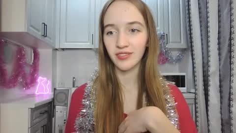 Snapshot of leslie_my_lovee chatting on 12.22.24  LESLIE   online show from 12.22.24