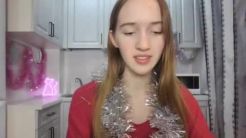 Snapshot of leslie_my_lovee chatting on 12.24.24  LESLIE   online show from 12.24.24