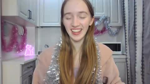 Snapshot of leslie_my_lovee chatting on 12.24.24  LESLIE   online show from 12.24.24