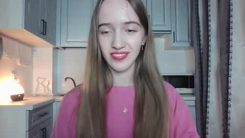 Snapshot of leslie_my_lovee chatting on 10.04.25  LESLIE   online show from 10.04.25