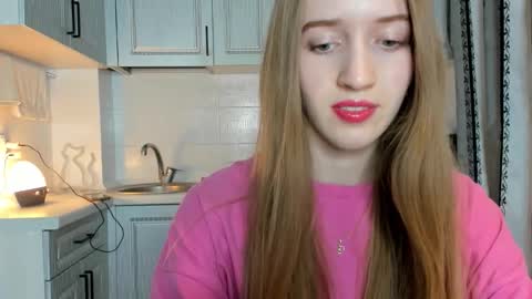 Snapshot of leslie_my_lovee chatting on 10.07.25  LESLIE   online show from 10.07.25