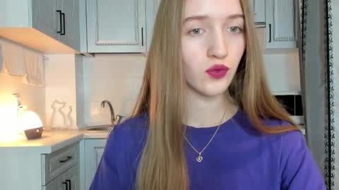 Snapshot of leslie_my_lovee chatting on 10.08.25  LESLIE   online show from 10.08.25