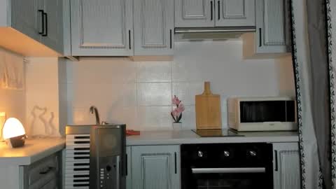 Snapshot of leslie_my_lovee chatting on 10.14.25  LESLIE   online show from 10.14.25