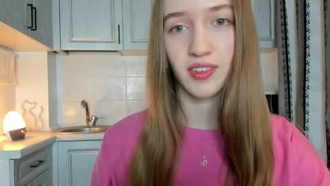 Snapshot of leslie_my_lovee chatting on 10.25.25  LESLIE   online show from 10.25.25