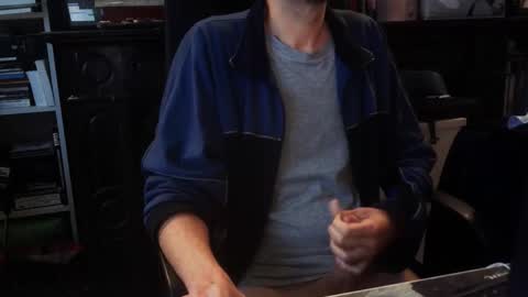 Snapshot of lestat_82 chatting on 10.10.25 Vampiro Diurno online show from 10.10.25