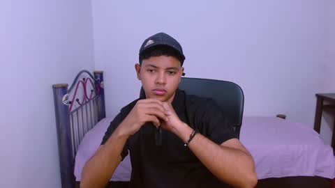 Snapshot of levii_7 chatting on 10.01.25      0600AM-1200PM - online show from 10.01.25