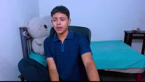 Snapshot of levii_7 chatting on 10.23.25      0600AM-1200PM - online show from 10.23.25