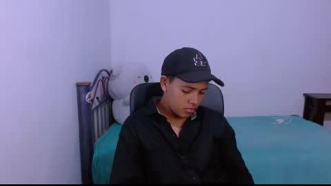 Snapshot of levii_7 chatting on 10.30.25      0600AM-1200PM - online show from 10.30.25