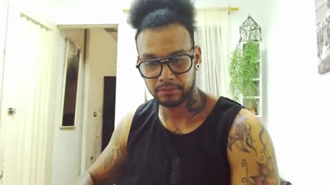 Snapshot of lewisstrong chatting on 02.01.25 Lewis Strong online show from 02.01.25