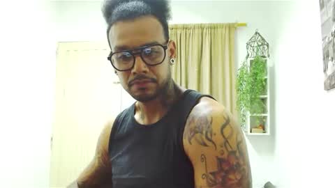 Snapshot of lewisstrong chatting on 02.11.25 Lewis Strong online show from 02.11.25